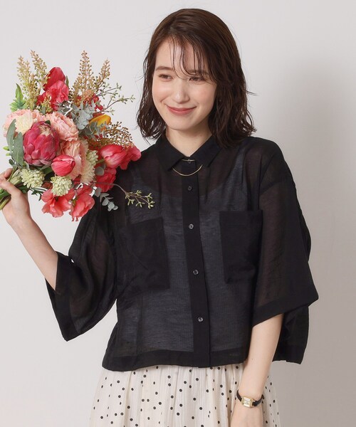 ITS'DEMO（イッツデモ）の「【手洗い可】シアーショート丈シャツ（シャツ/ブラウス・レディース・ブルー/ブラック/オフホワイト/キャメル・00）」の3枚目の写真