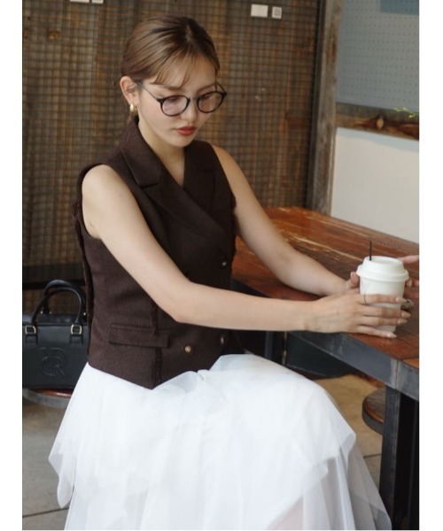 rienda（リエンダ）の「【AKB48千葉恵里さん・水島美結さん着用】テーラードベスト セットアップ 夏服 ノースリーブトップス（ベスト・レディース・アイボリー/ブラウン・SMALL/MEDIUM）」の22枚目の写真