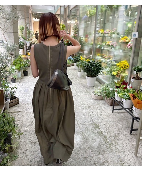 LE CIEL BLEU(ルシェルブルー)の「Bi-Material Fit and Flare Dress / バイマテリアルフィットアンドフレアドレス(ワンピース・レディース・ネイビー/ブラック/カーキ・36/38)」の22枚目の写真