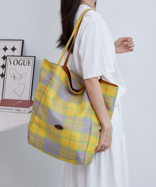 LA VORAGINE(ラ ヴォラジネ)の「リバーシブルチェック トートバッグ(トートバッグ・レディース・レッド/イエロー/ネイビー/グリーン・FREE)」の3枚目の写真