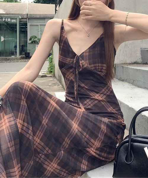 gossip!ロサンゼルス(ゴシップロサンゼルス)の「Y2K ナローシルエット チェック柄キャミワンピース(ワンピース・レディース・チェック・FREE)」の7枚目の写真