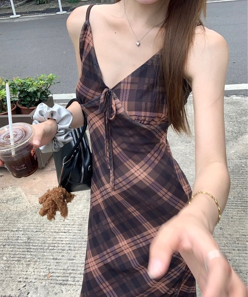 gossip!ロサンゼルス(ゴシップロサンゼルス)の「Y2K ナローシルエット チェック柄キャミワンピース(ワンピース・レディース・チェック・FREE)」の14枚目の写真