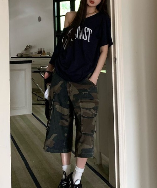 Songe(ソンジュ)の「ロゴプリントワンショルダー半袖Tシャツ(Tシャツ/カットソー・レディース・ネイビー/ブラック・M/L)」の6枚目の写真