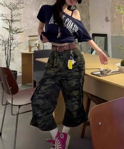 Songe(ソンジュ)の「ロゴプリントワンショルダー半袖Tシャツ(Tシャツ/カットソー・レディース・ネイビー/ブラック・M/L)」の12枚目の写真