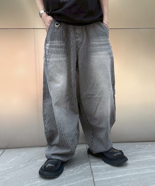 Never mind the XU / Chikashitsu+（ネバーマインド ザ エックスユー / チカシツプラス）の「【nmtc+】stripe wash wide denim pants / 【エヌエムティーシープラス】ストライプボーダーウォッシュワイドデニムパンツ（デニムパンツ・メンズ・ブラック/ブルー・L/M/S）」の17枚目の写真