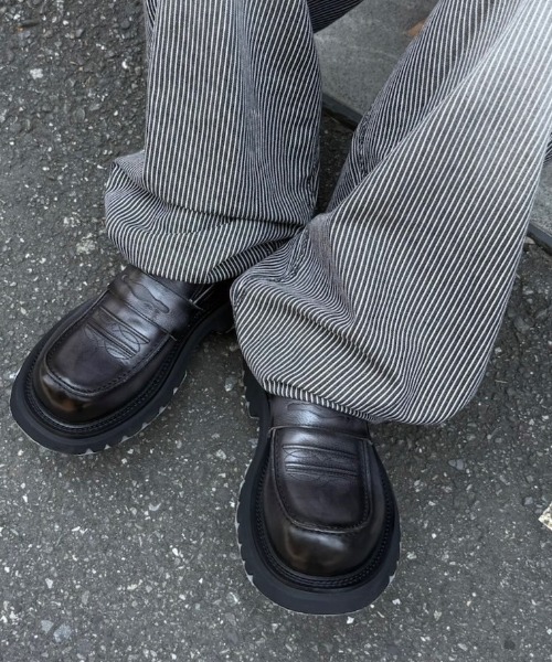 Never mind the XU / Chikashitsu+（ネバーマインド ザ エックスユー / チカシツプラス）の「【nmtc+】stripe wash wide denim pants / 【エヌエムティーシープラス】ストライプボーダーウォッシュワイドデニムパンツ（デニムパンツ・メンズ・ブラック/ブルー・L/M/S）」の20枚目の写真