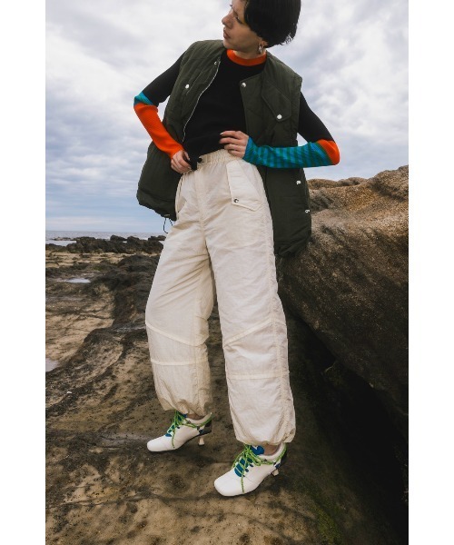 OMMO(オーエムエムオー)の「PADDING BALLOON PT(その他パンツ・レディース・ブラック/オフホワイト/カーキ・36/38)」の11枚目の写真