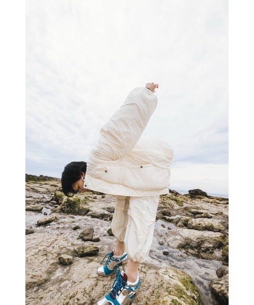 OMMO(オーエムエムオー)の「PADDING BALLOON PT(その他パンツ・レディース・ブラック/オフホワイト/カーキ・36/38)」の4枚目の写真