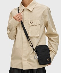 FRED PERRY（フレッドペリー）の「Nylon Badge Small Side Bag（ボディバッグ/ウエストポーチ・メンズ）」