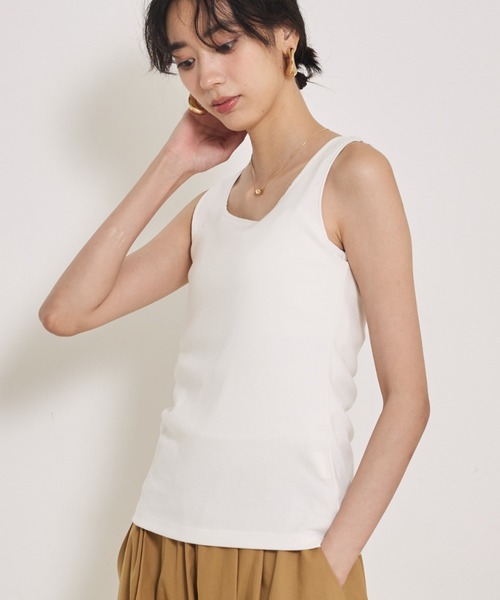 qualite(カリテ)の「【上質な着心地にこだわった1枚】プレミアムフライスタンクトップ/ノースリーブトップス(タンクトップ・レディース・オフホワイト/カーキ/ブラック・フリー)」の2枚目の写真