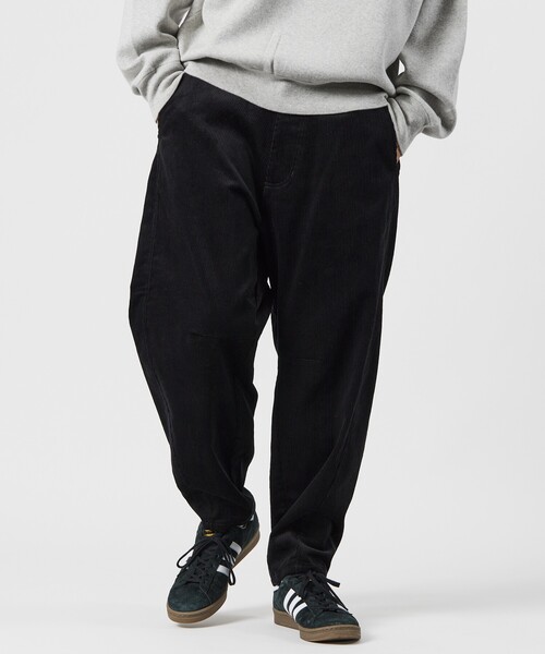 FREAK'S STORE（フリークスストア）の「限定展開 ワイドシルエット コーデュロイ カーブパンツ / テーパードシルエット（その他パンツ・メンズ・ブラウン/ベージュ/ブラック/チャコールグレー・LARGE/MEDIUM/SMALL）」の2枚目の写真