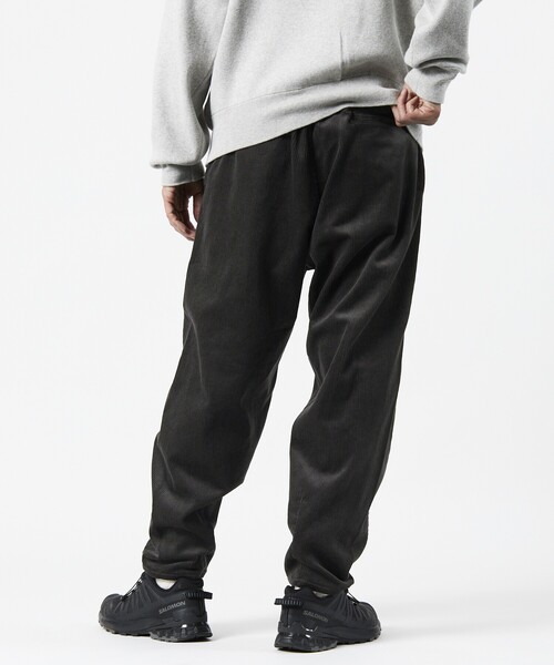 FREAK'S STORE（フリークスストア）の「限定展開 ワイドシルエット コーデュロイ カーブパンツ / テーパードシルエット（その他パンツ・メンズ・ブラウン/ベージュ/ブラック/チャコールグレー・LARGE/MEDIUM/SMALL）」の12枚目の写真