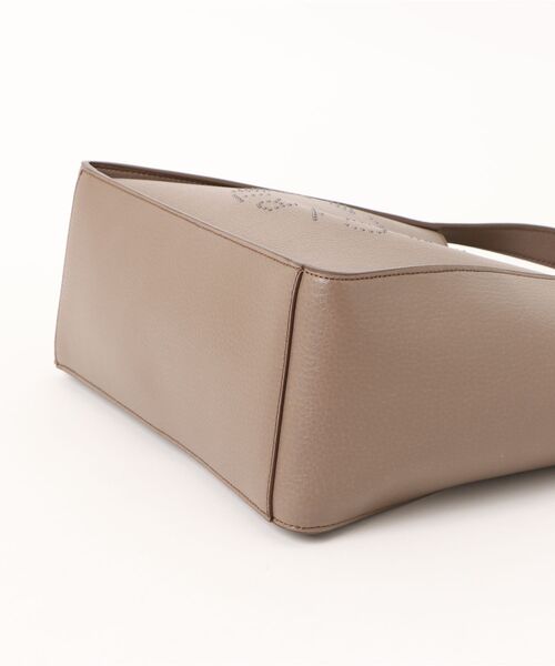 STELLA McCARTNEY（ステラマッカートニー）の「Logo Crossbody Tote Bag / ロゴ クロスボディ トートバッグ（トートバッグ・レディース・アッシュブラウン・ONE SIZE）」の3枚目の写真