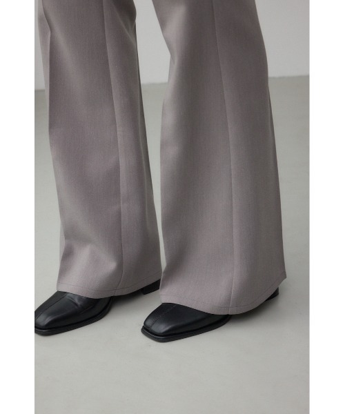 AZUL by moussy（アズールバイマウジー）の「VENUSフレアパンツ（スラックス・レディース・ボルドー/杢グレー/アイボリー/ブラック・MEDIUM/LARGE/SMALL）」の21枚目の写真