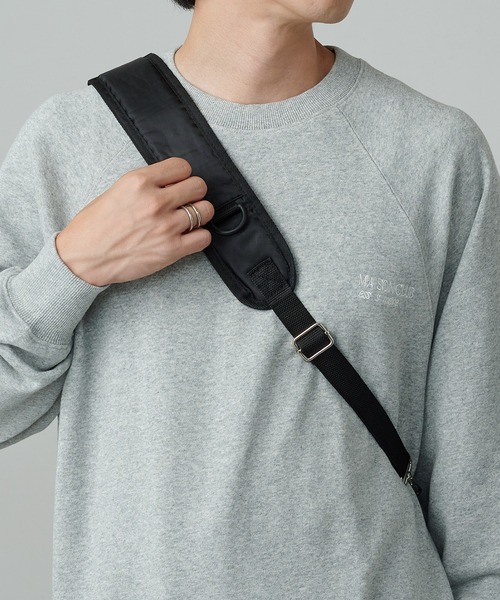 MAGASIN DE MODE TOOLS(マガジンデモードトゥールズ)の「【MAGASIN DE MODE TOOLS】A5収納可能 !トライアングルワンショルダーバッグ メッセンジャーバッグ/スリングバッグ 8294 MKS(メッセンジャーバッグ・メンズ・ブラック・FREE)」の5枚目の写真