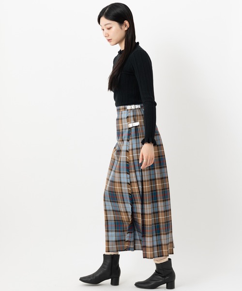 O'NEIL of DUBLIN(オニールオブダブリン)の「O'NEIL OF DUBLIN ダブルベルト ロングキルトスカート マキシ丈90cm(スカート・レディース・ライトブラウン/カーキ/ブラック/ネイビー/ダークグリーン/ブラック系その他・10/8)」の20枚目の写真