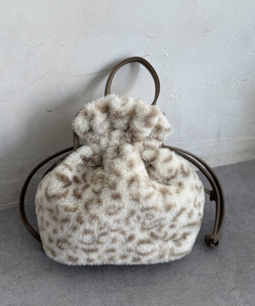 Chez toi（シェトワ）の「巾着2WAYファーショルダー（ショルダーバッグ・レディース・グレー/チャコールグレー/グレー系その他/ホワイト系その他・FREE）」の12枚目の写真