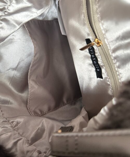 Chez toi（シェトワ）の「巾着2WAYファーショルダー（ショルダーバッグ・レディース・グレー/チャコールグレー/グレー系その他/ホワイト系その他・FREE）」の8枚目の写真