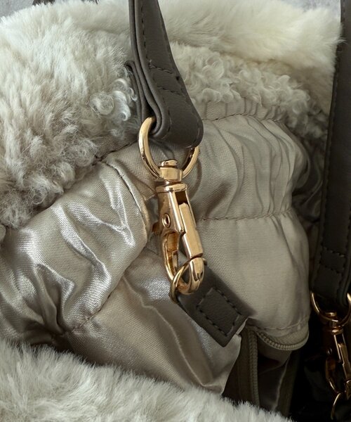 Chez toi（シェトワ）の「巾着2WAYファーショルダー（ショルダーバッグ・レディース・グレー/チャコールグレー/グレー系その他/ホワイト系その他・FREE）」の16枚目の写真