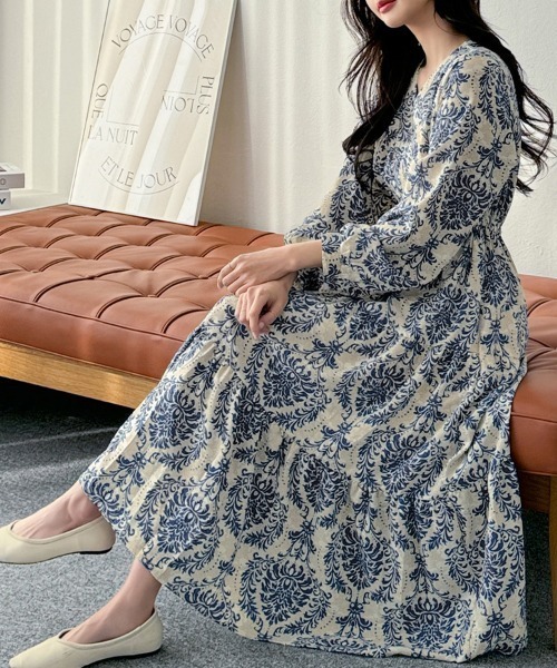 ReRe(リリ)の「花柄×ウエストギャザーVネックロングワンピース(ワンピース・レディース・ブルー・LARGE/X-LARGE)」の4枚目の写真