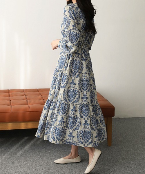 ReRe(リリ)の「花柄×ウエストギャザーVネックロングワンピース(ワンピース・レディース・ブルー・LARGE/X-LARGE)」の6枚目の写真