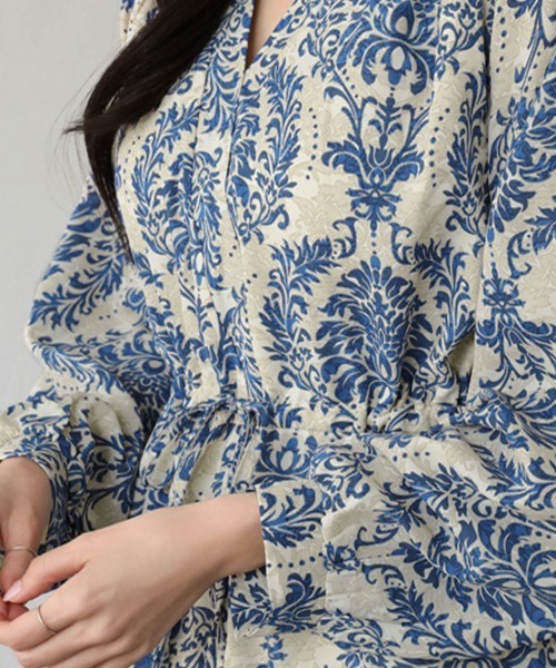 ReRe(リリ)の「花柄×ウエストギャザーVネックロングワンピース(ワンピース・レディース・ブルー・LARGE/X-LARGE)」の8枚目の写真