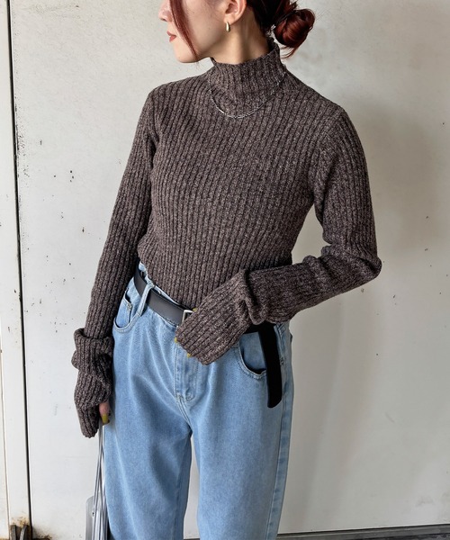 ISOOK（アイスー）の「【ISOOK / アイスー】ウォーマータートルリブセーター / 指穴 サムホール フィンガーホール リブニット ハイネック ミドル丈 ロングスリーブ 長袖 ミックスニット アイボリー チャコール ブラウン ZOZOTOWN限定（ニット/セーター・レディース・アイボリー/チャコール/ブラウン・FREE）」の3枚目の写真