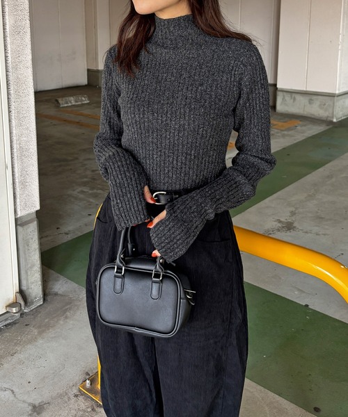 ISOOK（アイスー）の「【ISOOK / アイスー】ウォーマータートルリブセーター / 指穴 サムホール フィンガーホール リブニット ハイネック ミドル丈 ロングスリーブ 長袖 ミックスニット アイボリー チャコール ブラウン ZOZOTOWN限定（ニット/セーター・レディース・アイボリー/チャコール/ブラウン・FREE）」の2枚目の写真