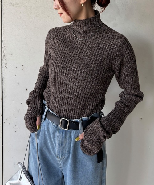 ISOOK（アイスー）の「【ISOOK / アイスー】ウォーマータートルリブセーター / 指穴 サムホール フィンガーホール リブニット ハイネック ミドル丈 ロングスリーブ 長袖 ミックスニット アイボリー チャコール ブラウン ZOZOTOWN限定（ニット/セーター・レディース・アイボリー/チャコール/ブラウン・FREE）」の5枚目の写真