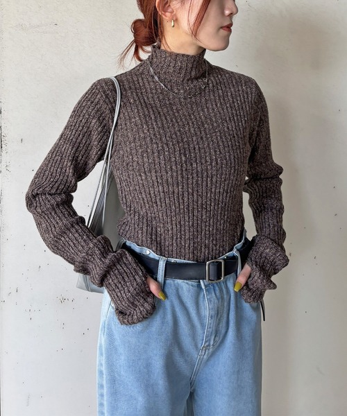 ISOOK（アイスー）の「【ISOOK / アイスー】ウォーマータートルリブセーター / 指穴 サムホール フィンガーホール リブニット ハイネック ミドル丈 ロングスリーブ 長袖 ミックスニット アイボリー チャコール ブラウン ZOZOTOWN限定（ニット/セーター・レディース・アイボリー/チャコール/ブラウン・FREE）」の17枚目の写真
