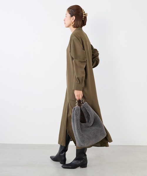 VIOLAd'ORO(ヴィオラドーロ)の「【VIOLAd'ORO】ELMO-ボアムートンチェーンバッグ(ショルダーバッグ・レディース・ダークグレー・FREE)」の4枚目の写真