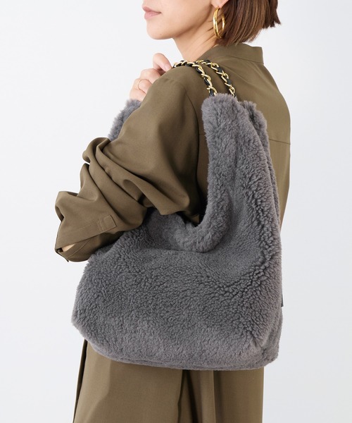 VIOLAd'ORO(ヴィオラドーロ)の「【VIOLAd'ORO】ELMO-ボアムートンチェーンバッグ(ショルダーバッグ・レディース・ダークグレー・FREE)」の7枚目の写真