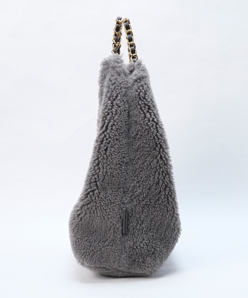 VIOLAd'ORO(ヴィオラドーロ)の「【VIOLAd'ORO】ELMO-ボアムートンチェーンバッグ(ショルダーバッグ・レディース・ダークグレー・FREE)」の9枚目の写真