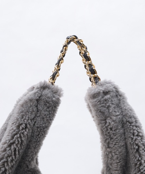 VIOLAd'ORO(ヴィオラドーロ)の「【VIOLAd'ORO】ELMO-ボアムートンチェーンバッグ(ショルダーバッグ・レディース・ダークグレー・FREE)」の11枚目の写真