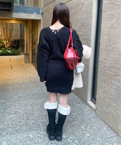 Mejoul(メジュール)の「ボリュームスリーブバックリボンニットタイトミニワンピース(ワンピース・レディース・グレー/ブラック/ホワイト・F)」の19枚目の写真