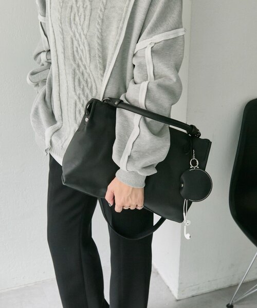 美品 イアパピヨネ ショルダーバッグ 肩掛け 2way 本革 タッセル A4可 美品 イアパピヨネ ショルダーバッグ 肩掛け 2way 本革 タッセル