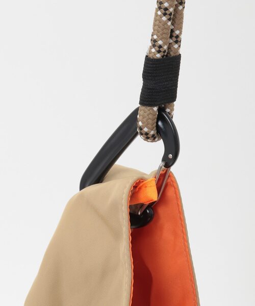 SOFFITTO（ソフィット）の「【RISLEY×OUTDOOR(リズレイ×アウトドア)】トライアングルフリルバッグ［R2501-TFB36］（ショルダーバッグ・レディース・カーキ・FREE）」の2枚目の写真