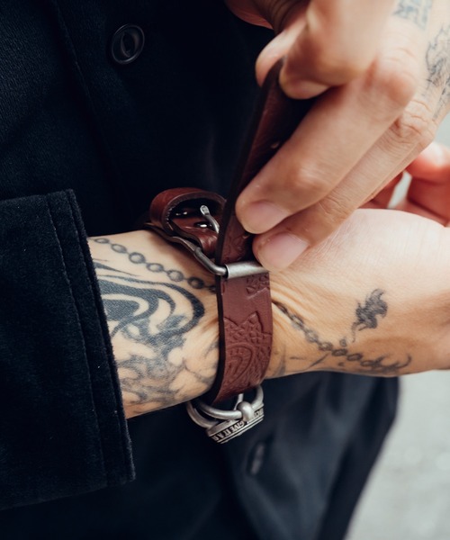 Subciety（サブサエティ）の「Medaille paisley bracelet（ブレスレット・メンズ・ブラック/ブラウン・FREE）」の13枚目の写真