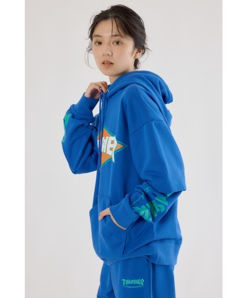 RODEO CROWNS WIDE BOWL（ロデオクラウンズワイドボウル）の「THRASHER レイヤードスウェットパーカー（パーカー・レディース・ブラック/ブルー/グレー×ホワイト・MEDIUM/LARGE）」の5枚目の写真