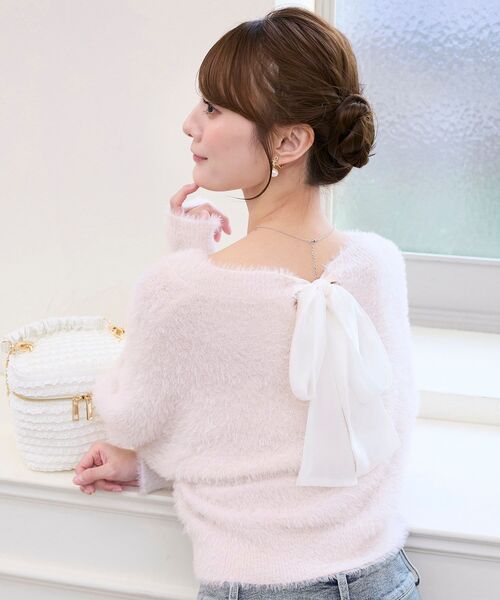 MAJESTIC LEGON(マジェスティックレゴン)の「バックリボンシャギーニット(ニット/セーター・レディース・アイボリー/ピンク/レッド/ラベンダー/チャコールグレー・MEDIUM)」の4枚目の写真