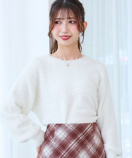 MAJESTIC LEGON(マジェスティックレゴン)の「バックリボンシャギーニット(ニット/セーター・レディース・アイボリー/ピンク/レッド/ラベンダー/チャコールグレー・MEDIUM)」の6枚目の写真