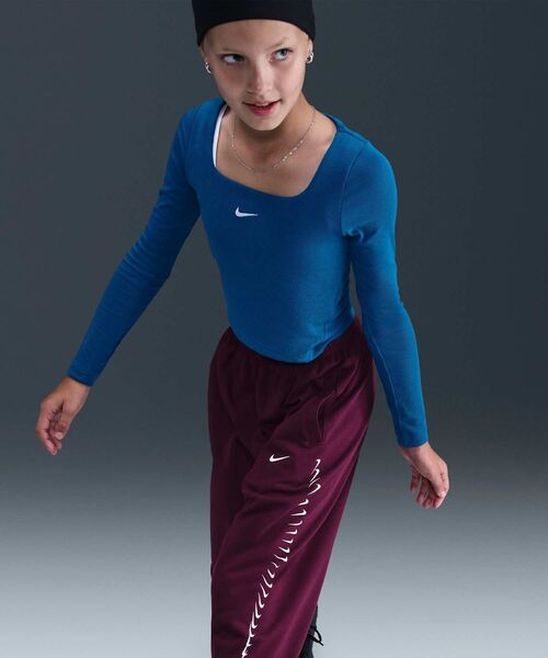 NIKE(ナイキ)の「ナイキ スポーツウェア ガールズ Dri-FIT フリース パンツ / Nike Sportswear Girls' Dri-FIT Fleece Pants HV0736-610 Bordeaux(スウェットパンツ・キッズ・パープル・160/150/140/130)」の5枚目の写真