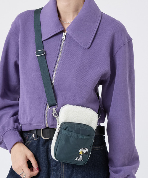 LeSportsac（レスポートサック）の「MINI PHONE BAG ウォームハグフォンバッグ（ショルダーバッグ・レディース・グリーン・FREE）」の2枚目の写真