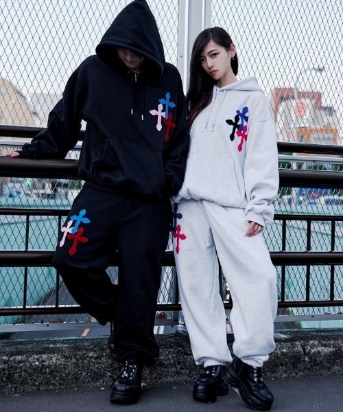 SILVER BULLET(シルバーバレット)の「『CavariA/キャバリア』極太糸クロス刺繍パンツ(スウェットパンツ・メンズ・グレー/ブラック・L/M)」の3枚目の写真