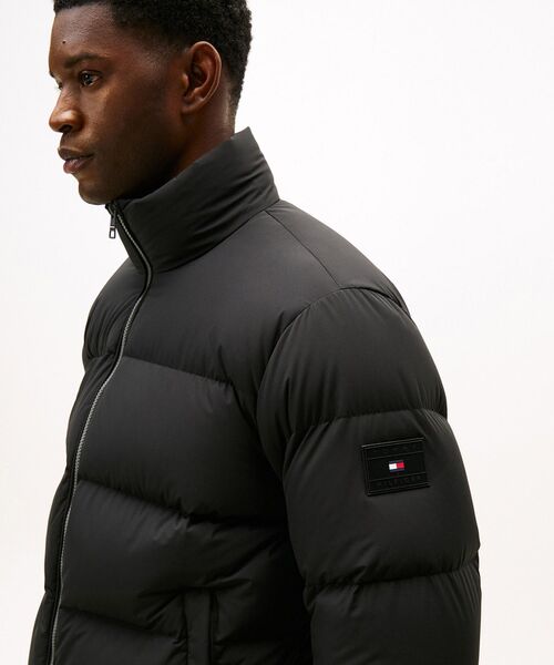 TOMMY HILFIGER(トミーヒルフィガー)の「ダウンスタンドパッファジャケット(ダウンジャケット/コート・メンズ・ブラック/ベージュ/ネイビー・MEDIUM/LARGE/SMALL/X-LARGE)」の4枚目の写真