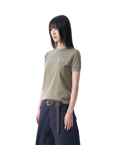 AAKAM(アーカム)の「Logo Patch Ringer Top (Khaki-Gray)(Tシャツ/カットソー・レディース・その他・1/2)」の2枚目の写真