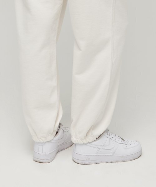 MUSINSA STANDARD WOMAN（ムシンサスタンダードウーマン）の「レディースリラックススウェットパンツ【クリーム】（スウェットパンツ・レディース・その他・SMALL/MEDIUM/LARGE/X-SMALL）」の7枚目の写真