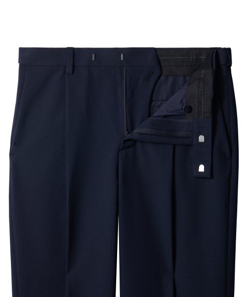 MUSINSA STANDARD（ムシンサスタンダード）の「リサイクルワンタックリラックステーパードヒドゥンバンディングクロップスラックス[ネイビー]（スラックス・メンズ・その他・26/27/28/29/34/32/30/31/33/40/38/36）」の4枚目の写真