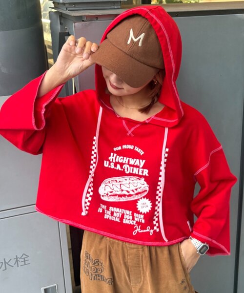 HELLO.SANFRANCISCO（ハローサンフランシスコ）の「■【HELLO.SANFRANCISCO/ハローサンフランシスコ】フーディープリントパーカー（パーカー・レディース・ホワイト/レッド/グレー・ONE SIZE）」の3枚目の写真