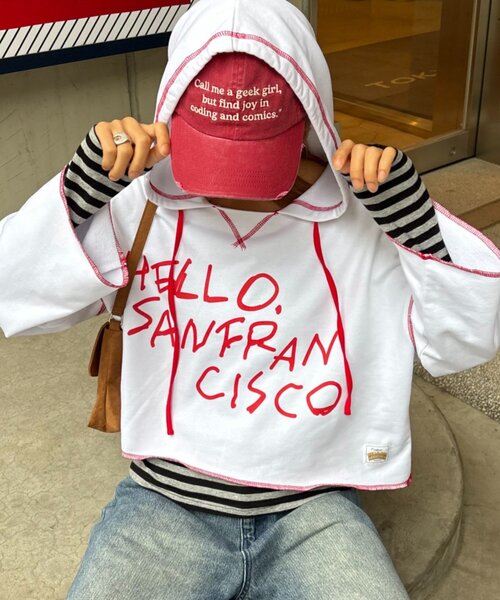 HELLO.SANFRANCISCO（ハローサンフランシスコ）の「■【HELLO.SANFRANCISCO/ハローサンフランシスコ】フーディープリントパーカー（パーカー・レディース・ホワイト/レッド/グレー・ONE SIZE）」の4枚目の写真